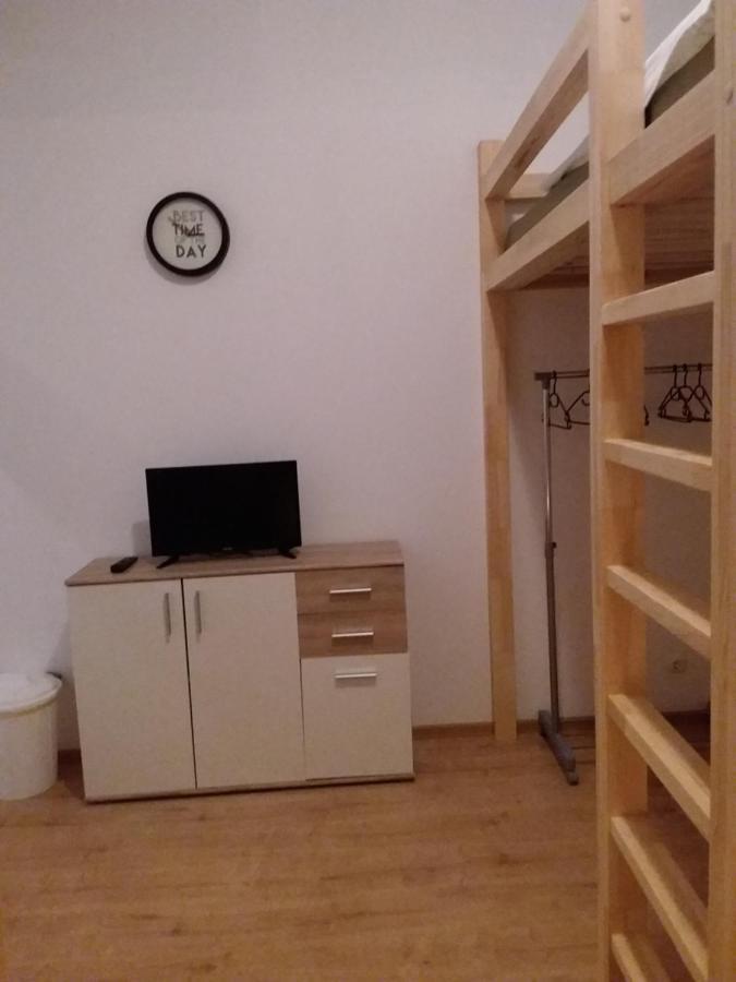 Living In The Box, Berlin